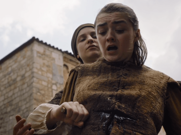 Arya siendo apuñalada